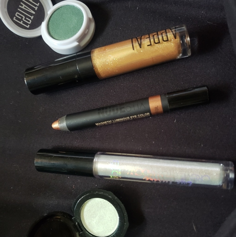 Subscription eyeshadow